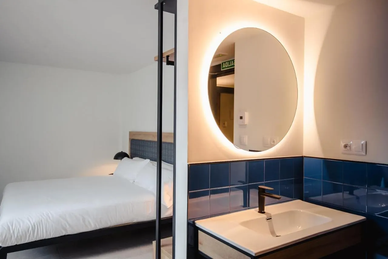 Latroupe La Granja Hostel Bilbao