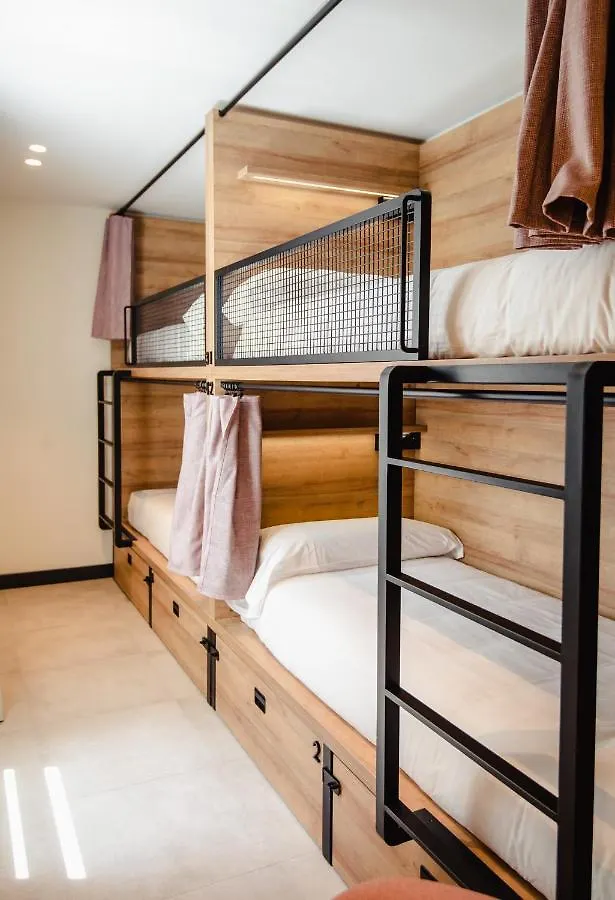 Latroupe La Granja Hostel Bilbao