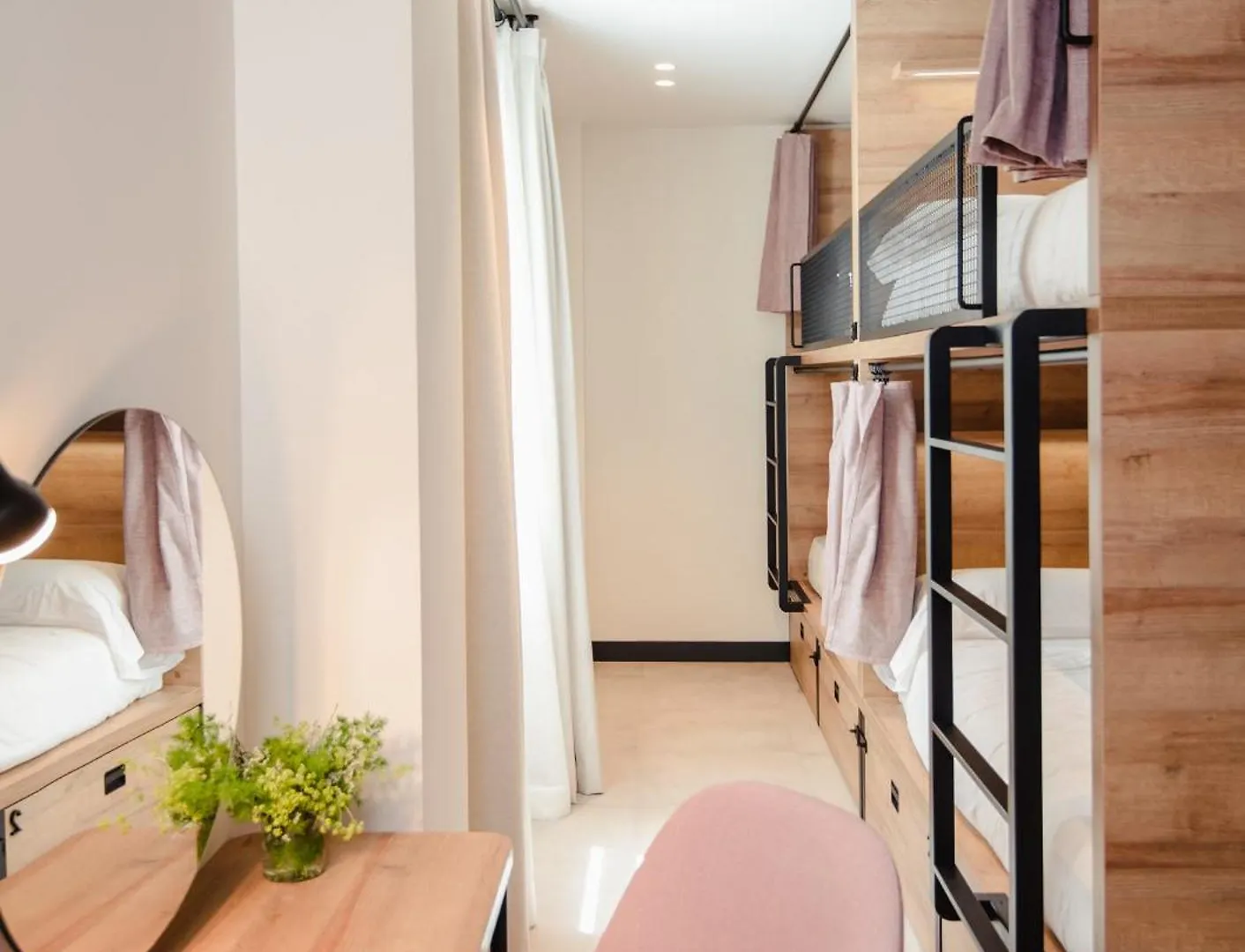 Latroupe La Granja Hostel Bilbao